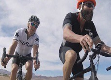 Dan Bilzerian parie 600.000$ et son jet privé pour une course à vélo de 480 kilomètres en 48h