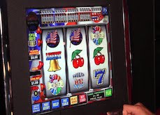 La machine à sous lui affiche un gain de 8,5$ millions mais il s'agit d'un bug