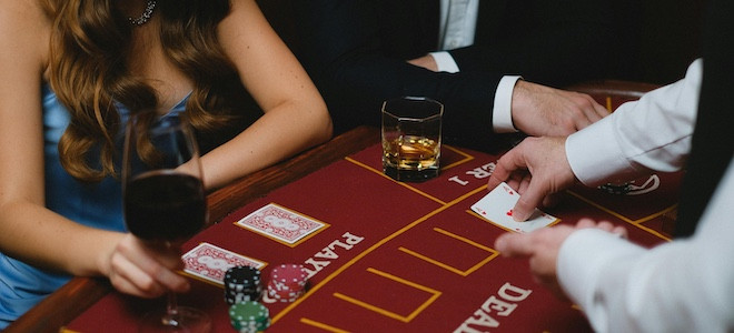 Pourquoi les casinos offrent-ils des boissons gratuites aux joueurs ?