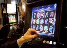 Des avocats australiens attaquent les machines de jeux pour leur côté addictif et trompeur