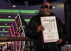 Il a remporté le jackpot Powerball mais continue de jouer ses numéros fétiches