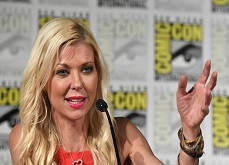 Tara Reid porte plainte contre le producteur de Sharknado et exige 100$ millions